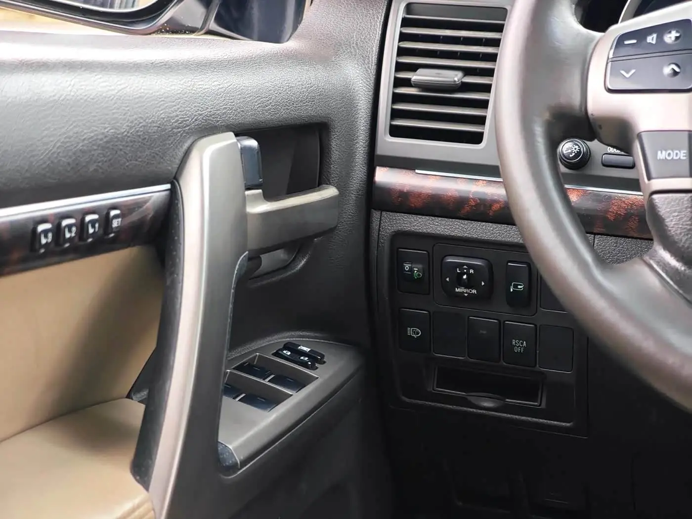Toyota Land Cruiser 2011 — Photo 16/20
