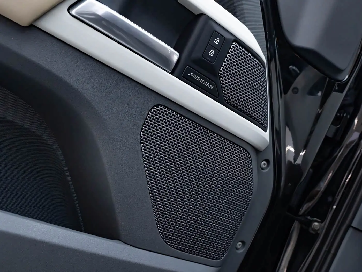 Land Rover Defender 2022 — Фото 17/20