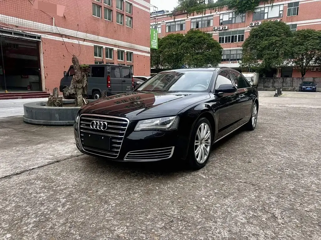 Audi A8 2012 — Şəkil 1/9