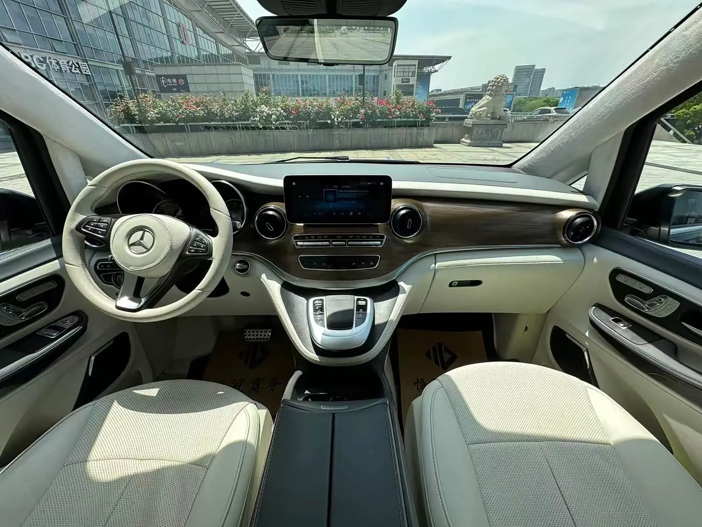 Mercedes-Benz V-Class 2022 — Фото 8/14
