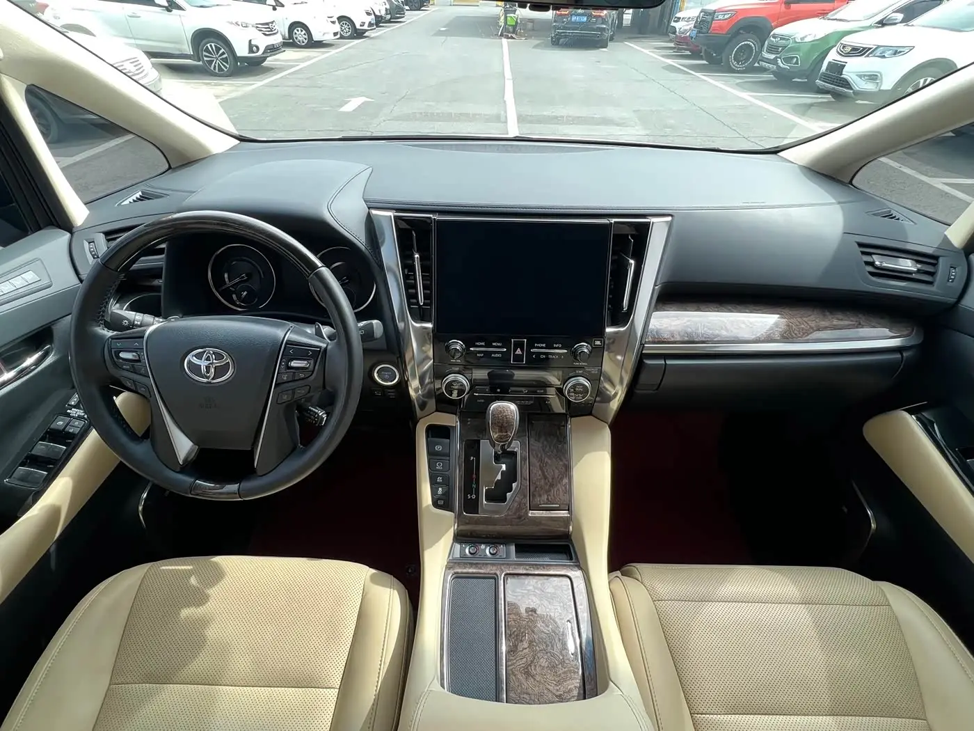 Toyota Alphard 2024 — Photo 5/10