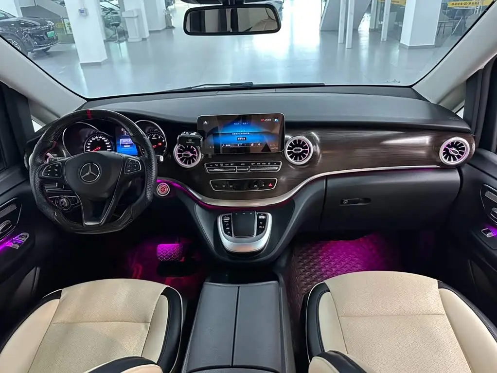 Mercedes-Benz V-Class 2022 — Photo 6/20
