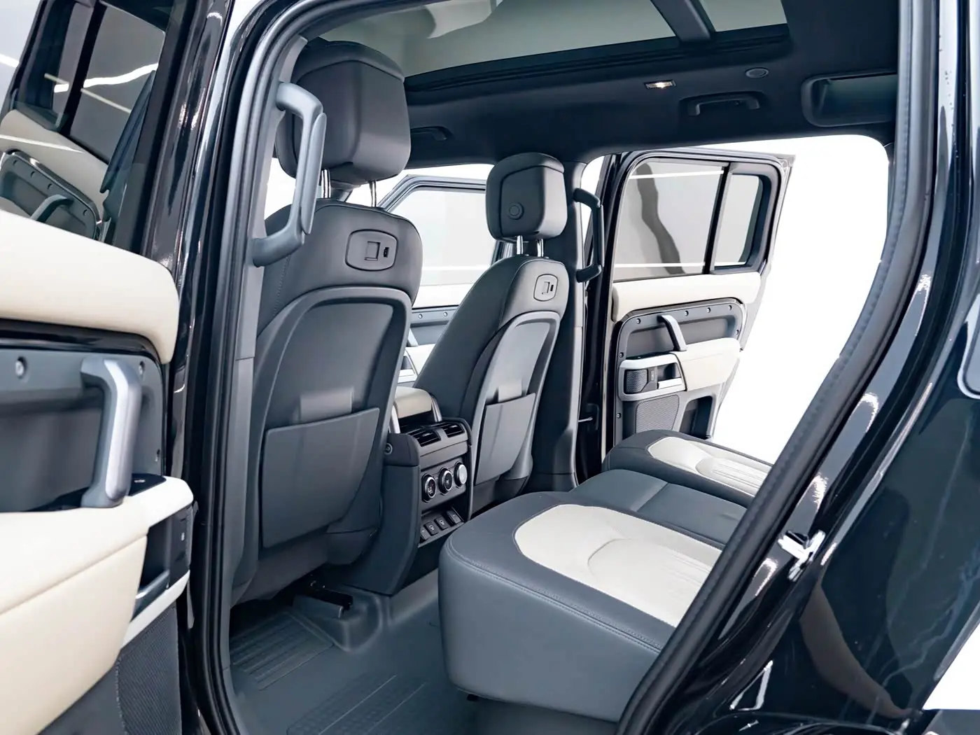 Land Rover Defender 2022 — Фото 7/20