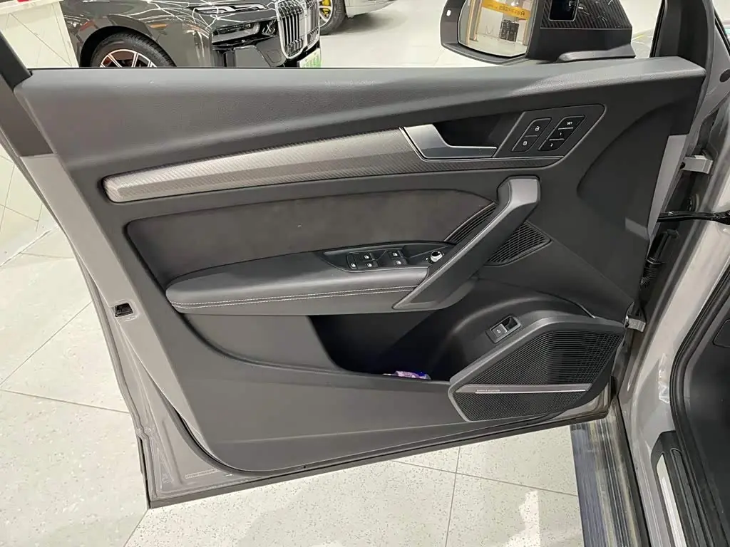 Audi Q5L Sportback 2021 — Фото 9/15