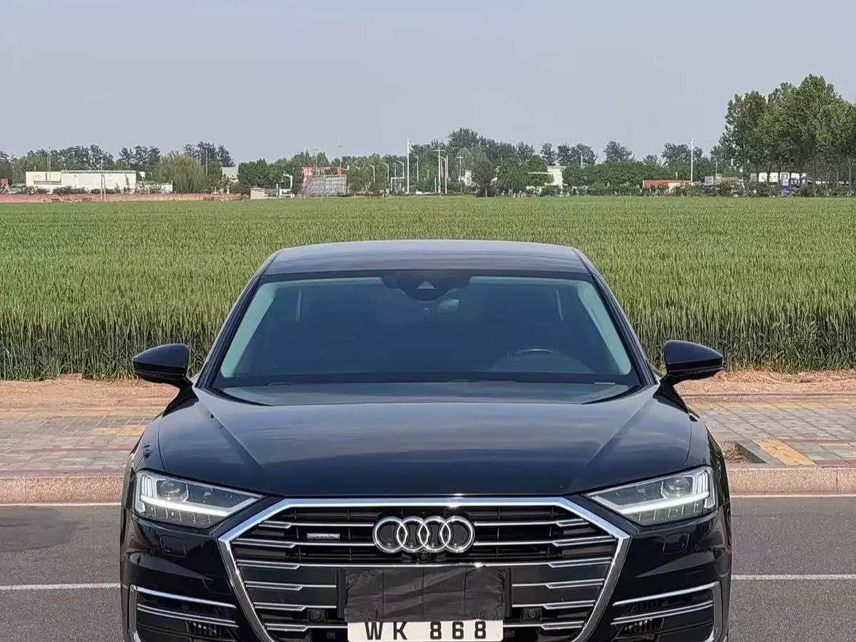 Audi A8 2021 — Photo 1/10