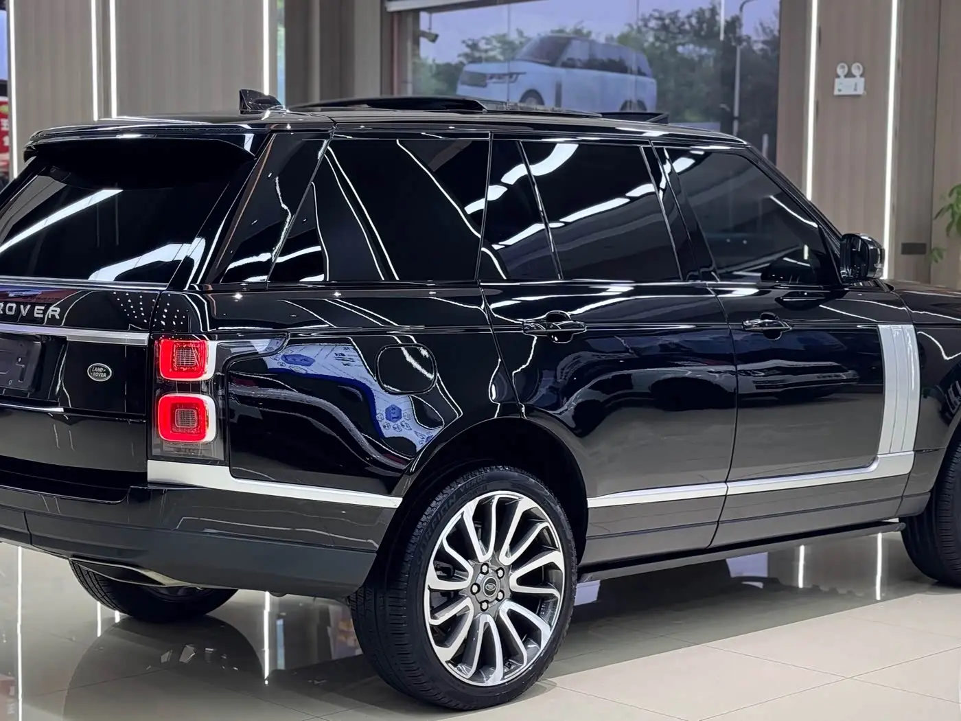 Land Rover Range Rover 2020 — Фото 15/19