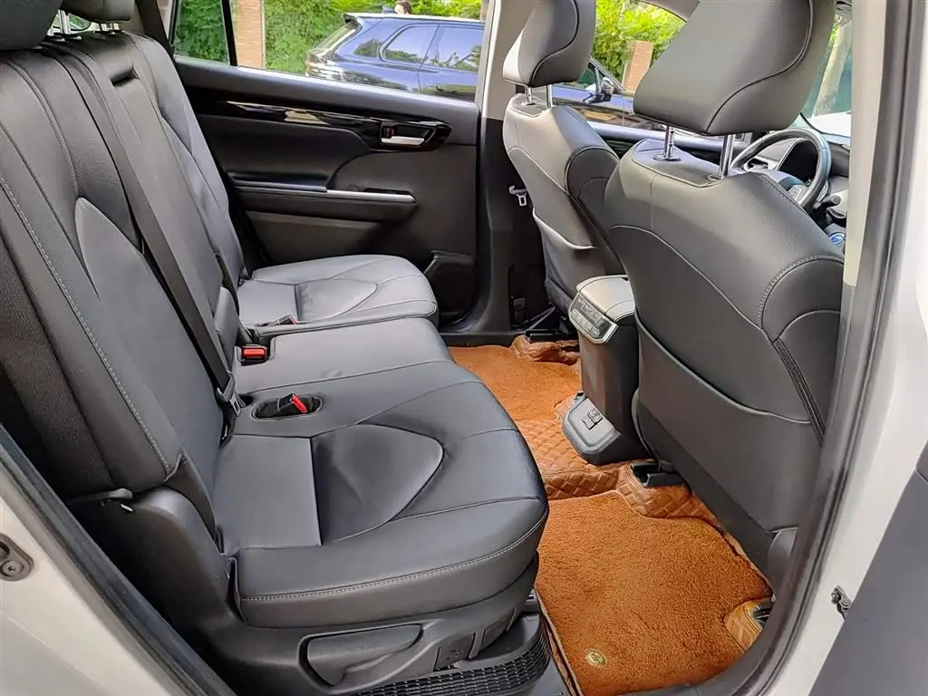 Toyota Highlander 2022 — Фото 11/11