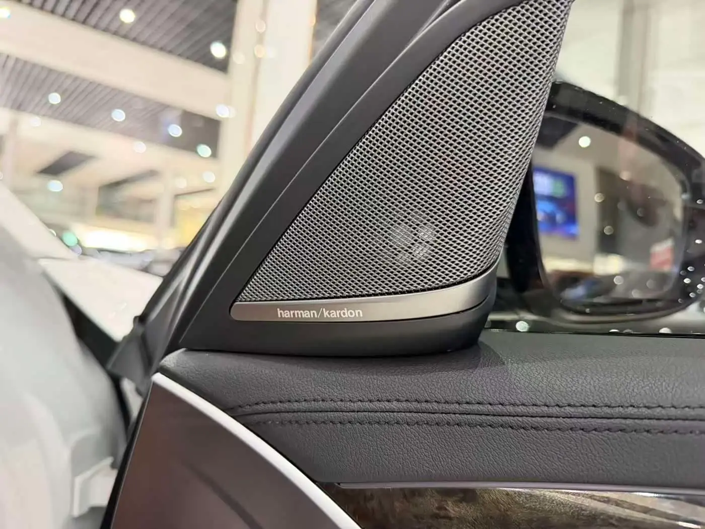 BMW 5 Series 2018 — Photo 13/13