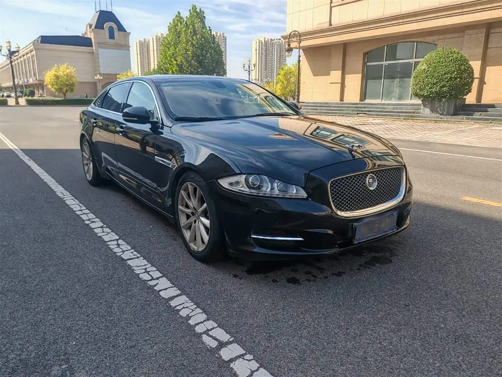 Jaguar XJ 2012 — Photo 3/16