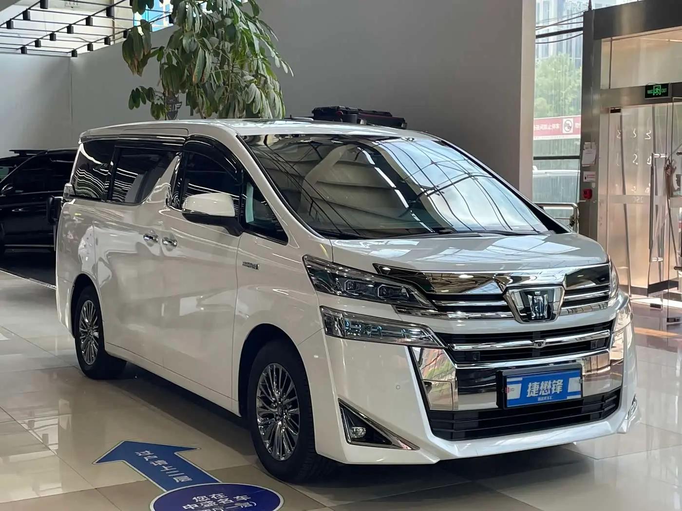 Toyota Vellfire 2021 — Фото 3/19