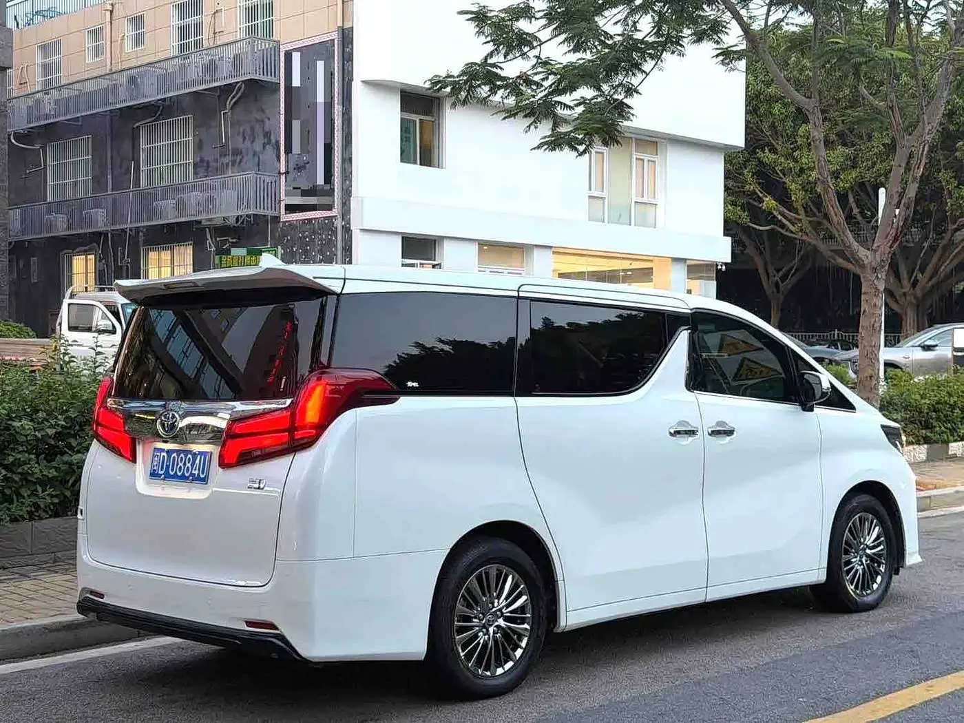 Toyota Alphard 2021 — ფოტო 14/16