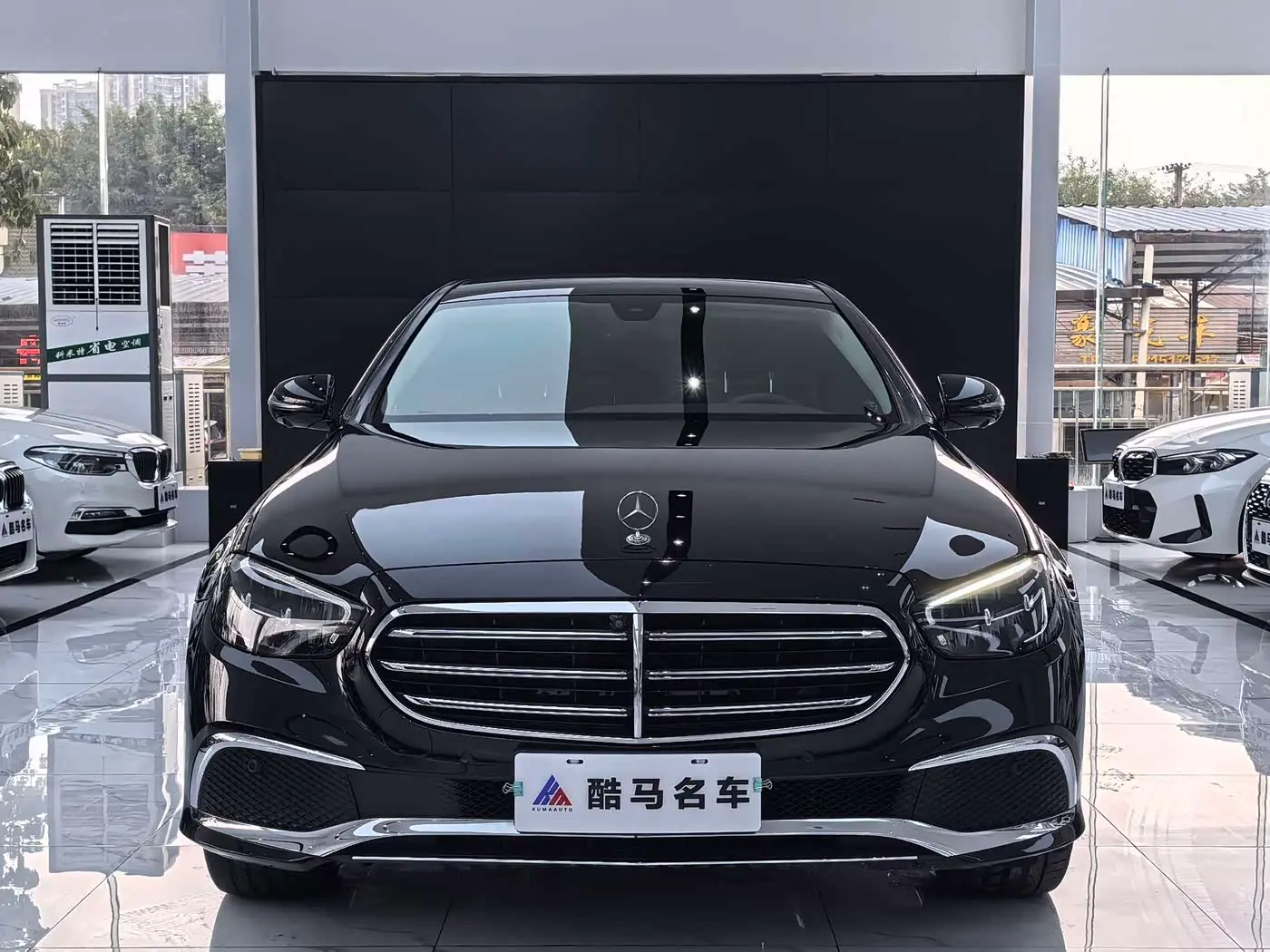 Mercedes-Benz E-Class 2022 — Photo 2/15