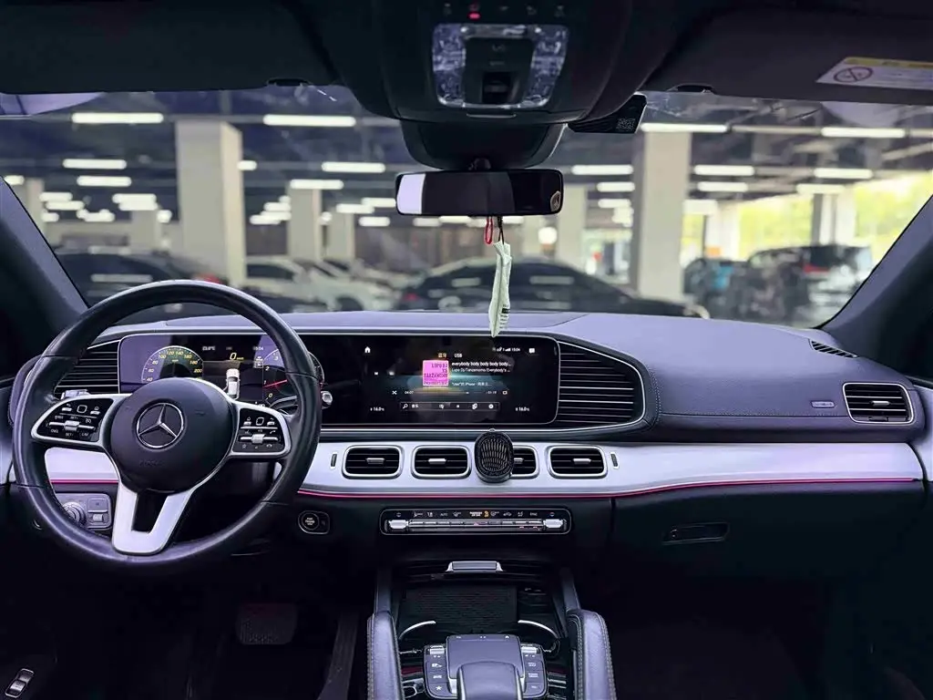 Mercedes-Benz GLE 2021 — Photo 13/20