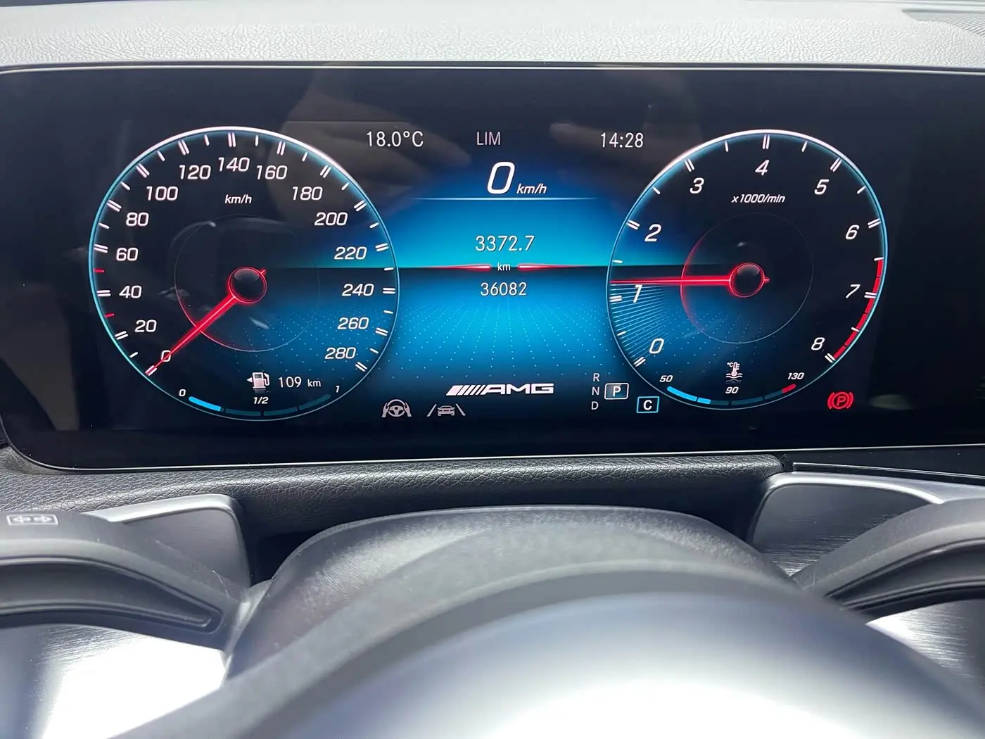 Mercedes-Benz GLB AMG 2022 — Photo 11/20