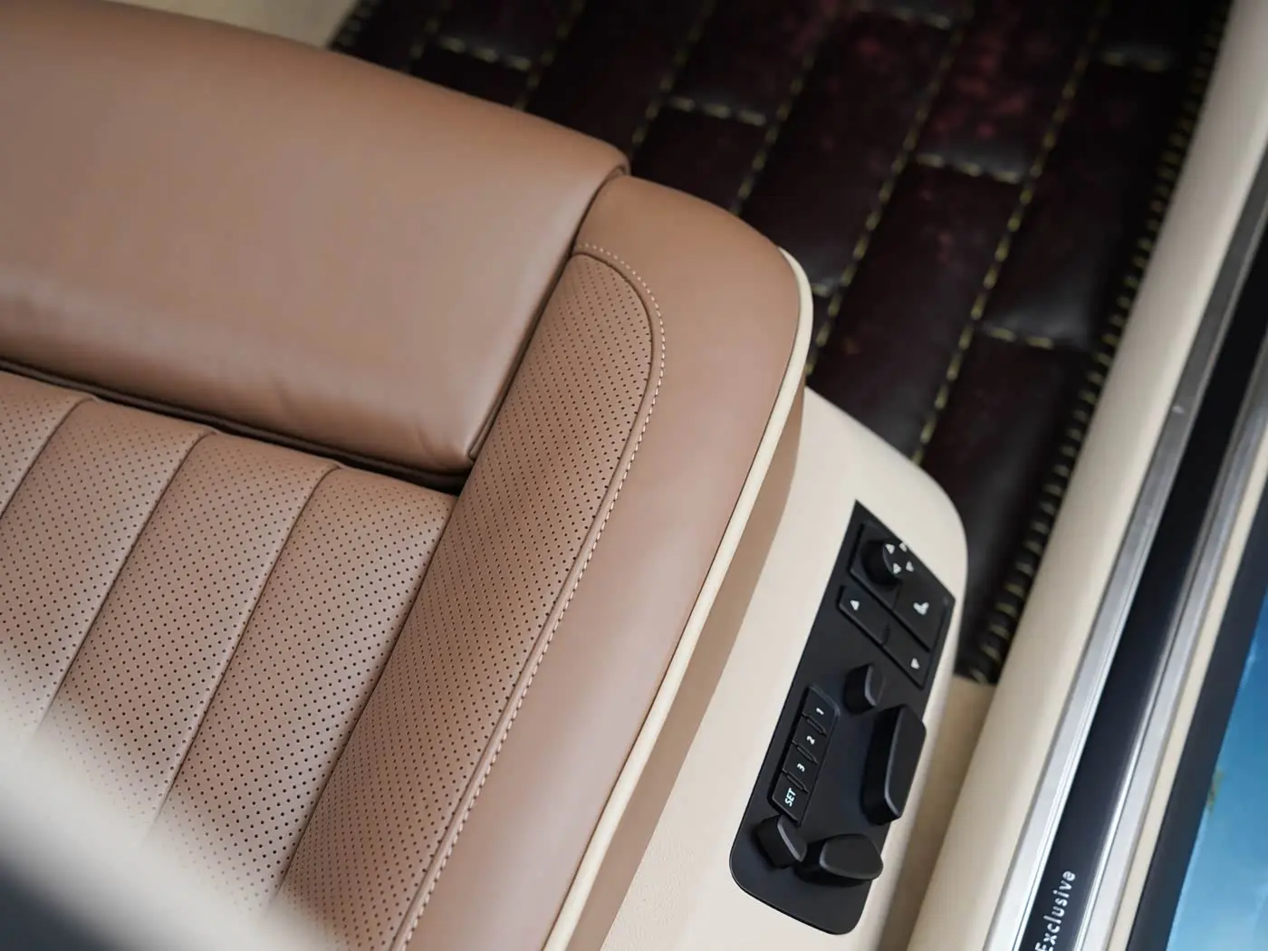 Volkswagen Phaeton 2014 — Şəkil 18/20