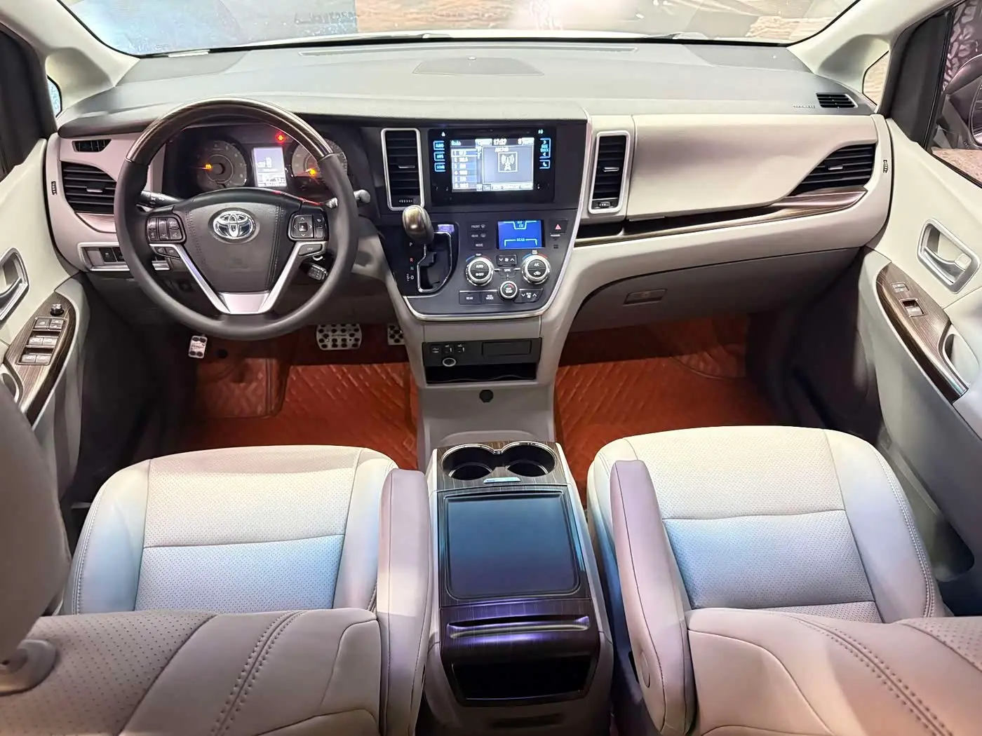 Toyota Sienna 2016 — Şəkil 5/9