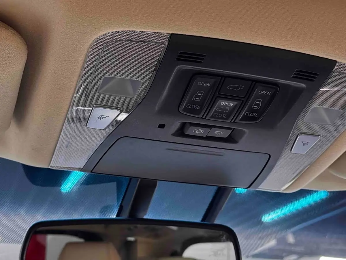 Toyota Alphard 2019 — Photo 16/20