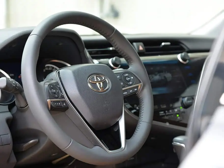 Toyota Camry 2021 — ფოტო 6/16