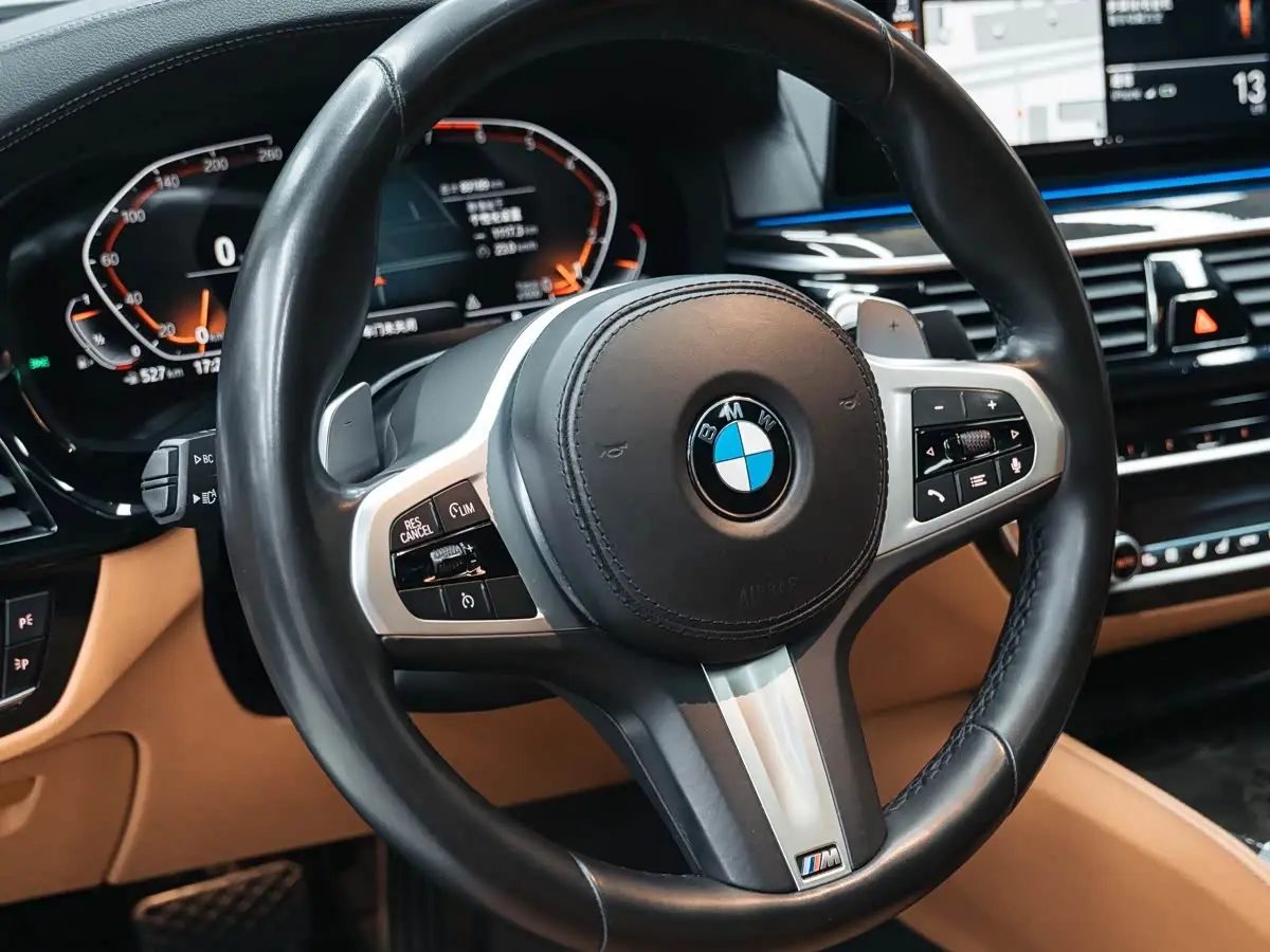 BMW 5 Series 2020 — Photo 16/20