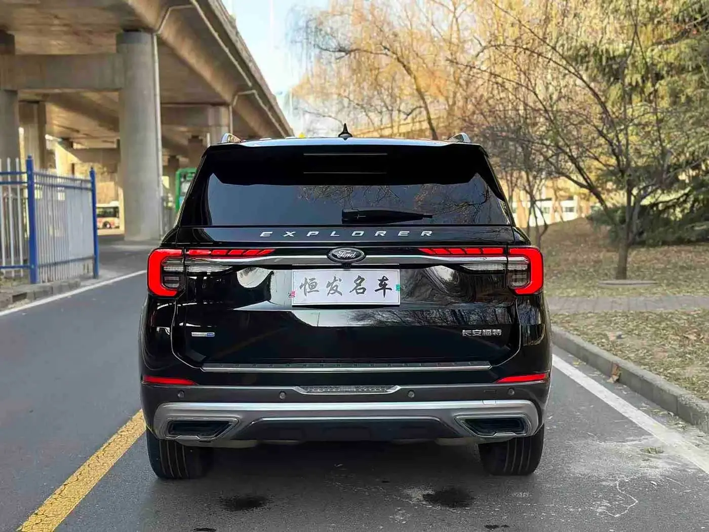 Ford Explorer 2023 — Photo 15/16