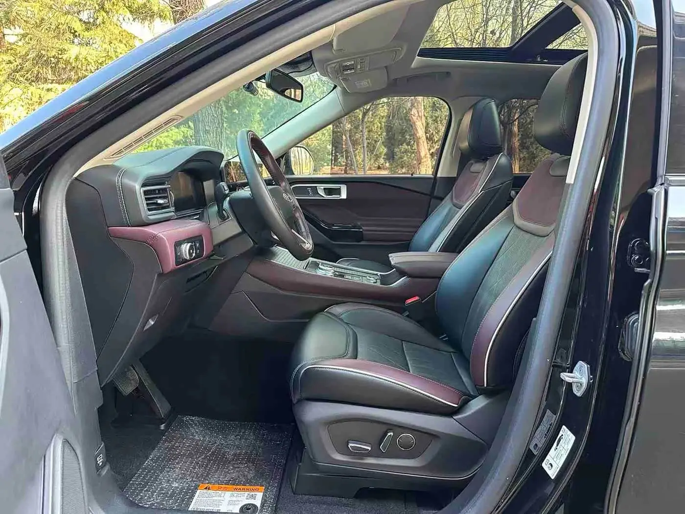 Ford Explorer 2023 — Photo 10/16