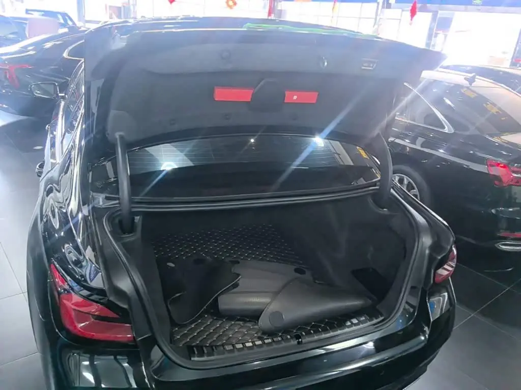 BMW 5 Series 2023 — Photo 19/20