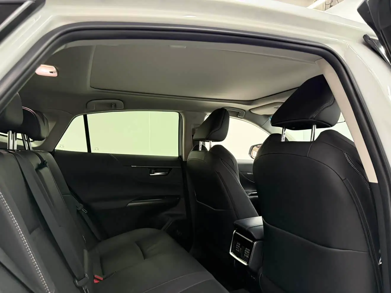 Toyota Venza 2022 — Şəkil 13/20