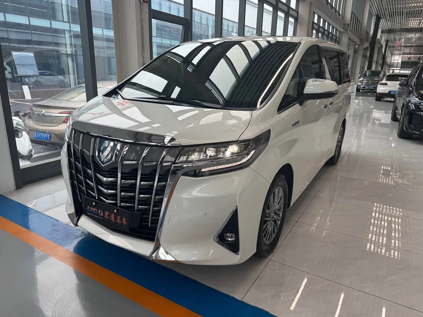 Toyota Alphard, 2021