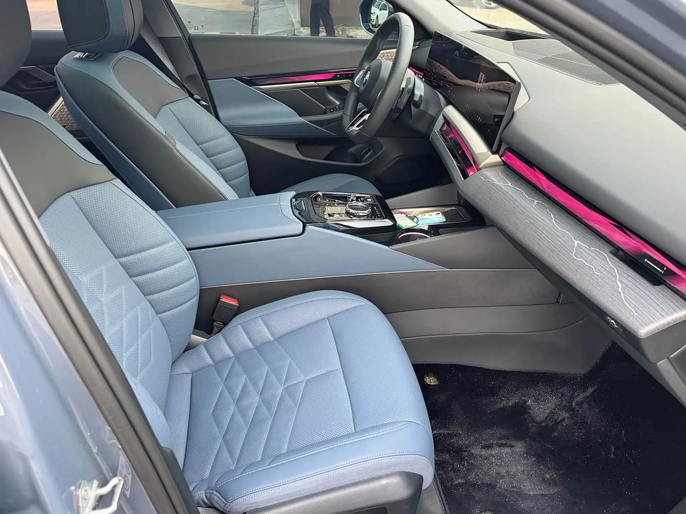 BMW 5 Series 2024 — Photo 13/19