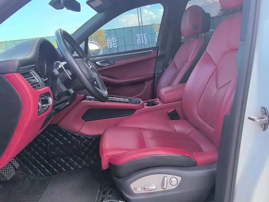 Porsche Macan 2023 — Photo 8/14