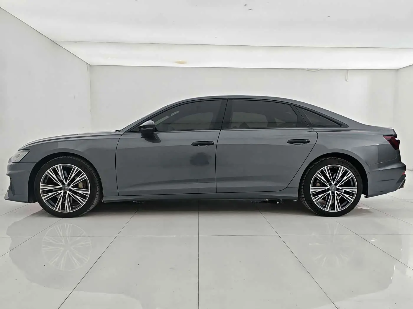 Audi A6L 2020 — Photo 8/20