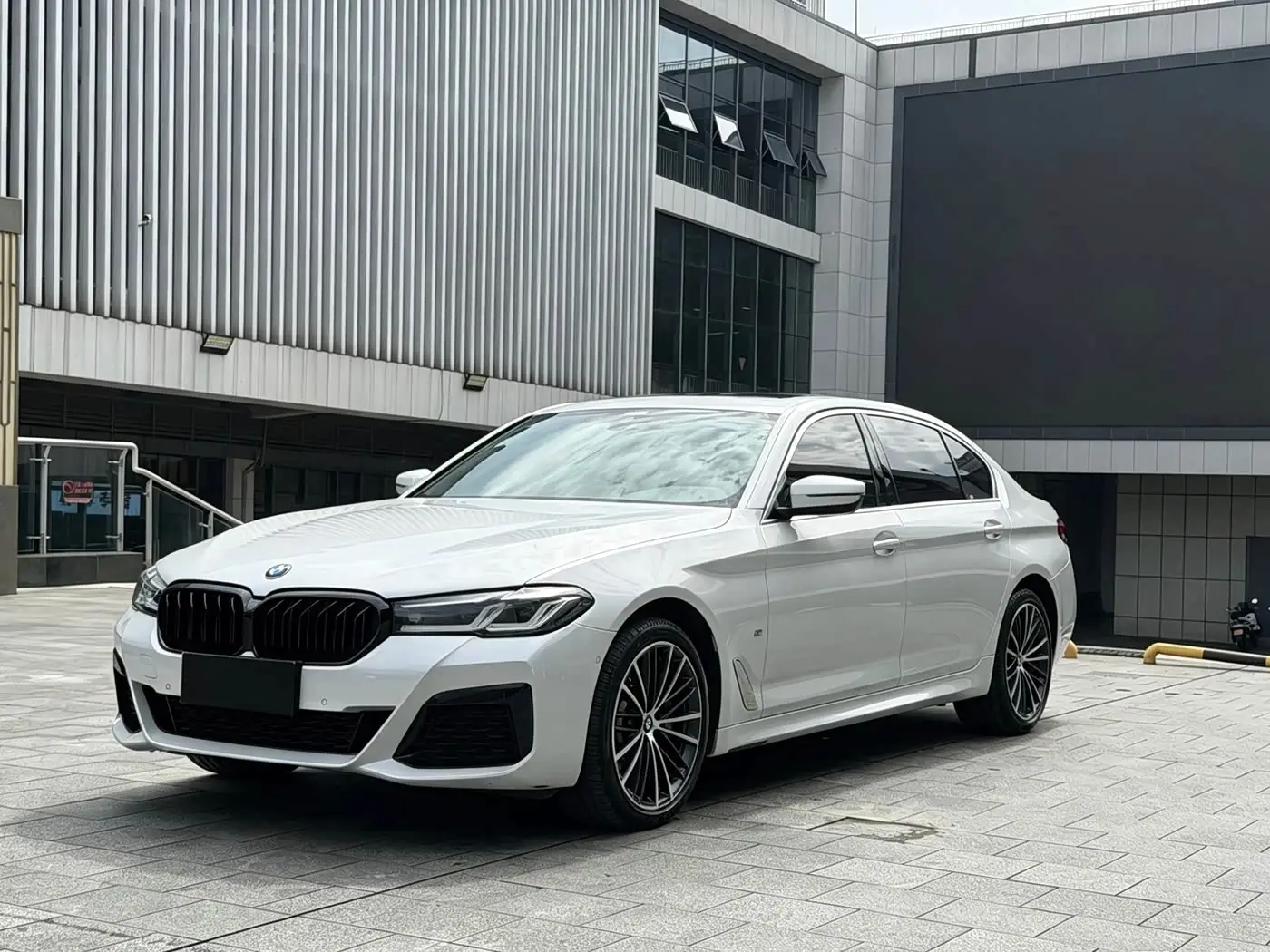 BMW 5 Series, 2022