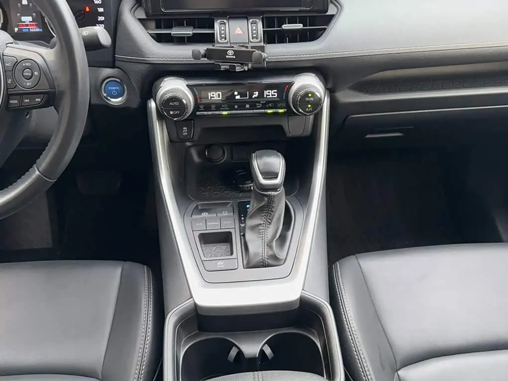 Toyota Wildlander 2022 — Photo 10/20