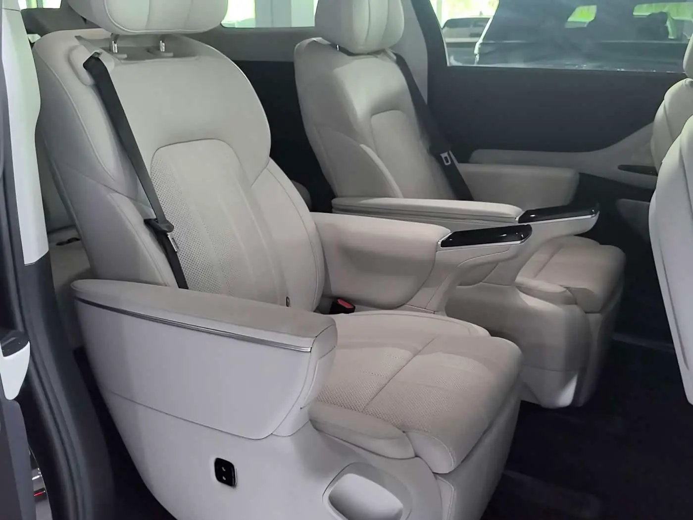 Voyah Auto Voyah Dreamer 2025 — Photo 10/13