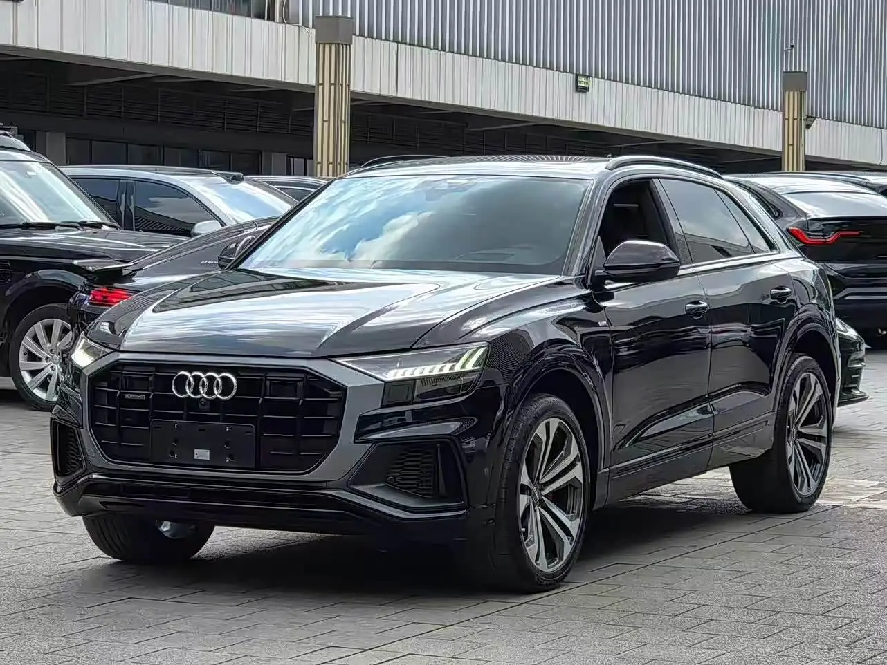 Audi Q8 2020 — Photo 1/11