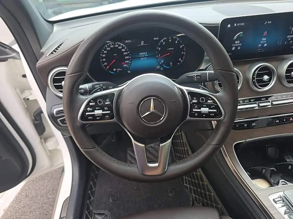 Mercedes-Benz GLC 2020 — Photo 11/20