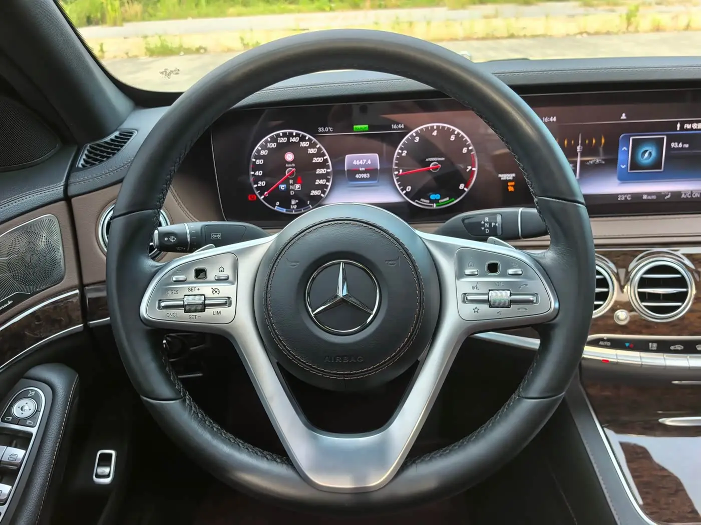 Mercedes-Benz S-Class 2019 — Photo 12/20