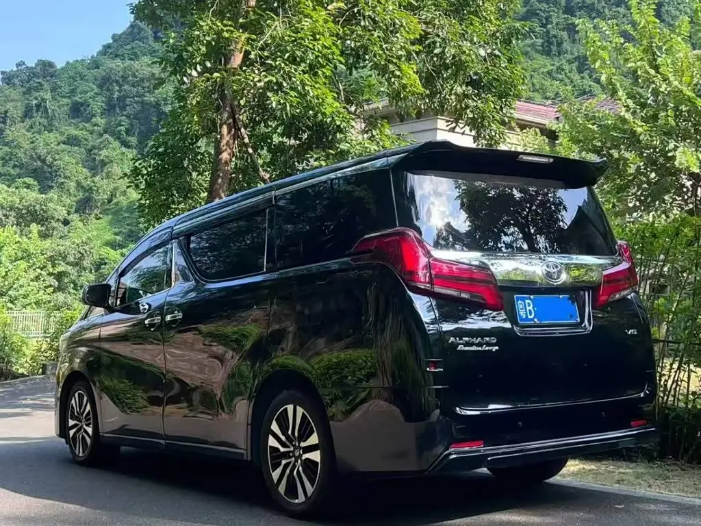 Toyota Alphard 2018 — Photo 10/12