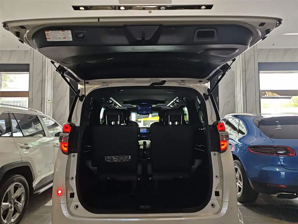 Toyota Vellfire 2020 — Photo 19/20