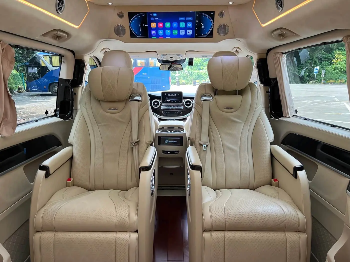 Mercedes-Benz V-Class 2021 — Photo 12/20