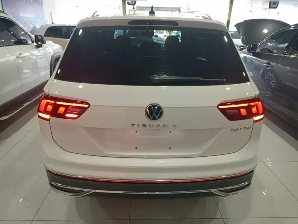 Volkswagen Tiguan L 2022 — Фото 6/20