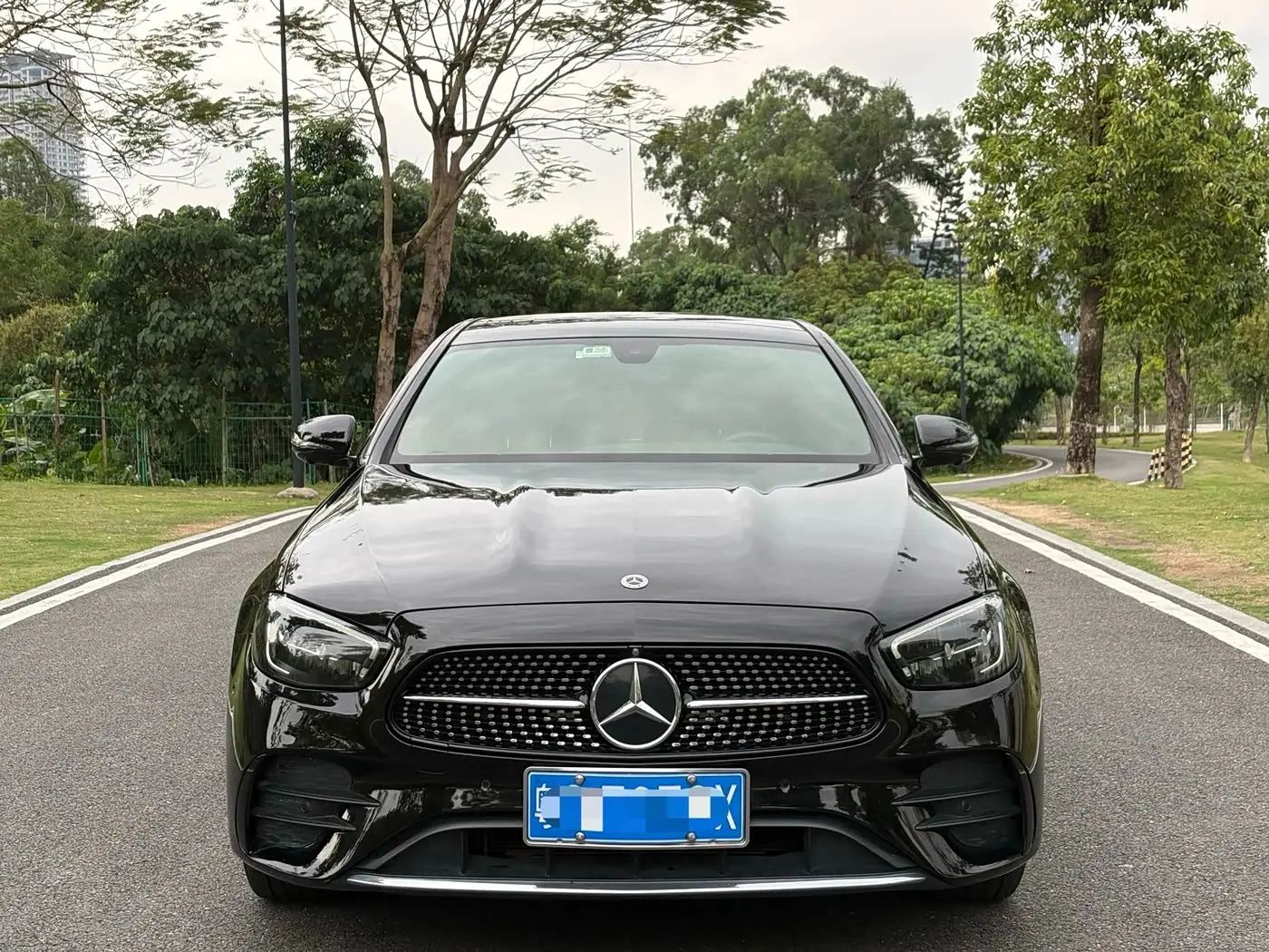 Mercedes-Benz E-Class 2021 — Photo 2/9
