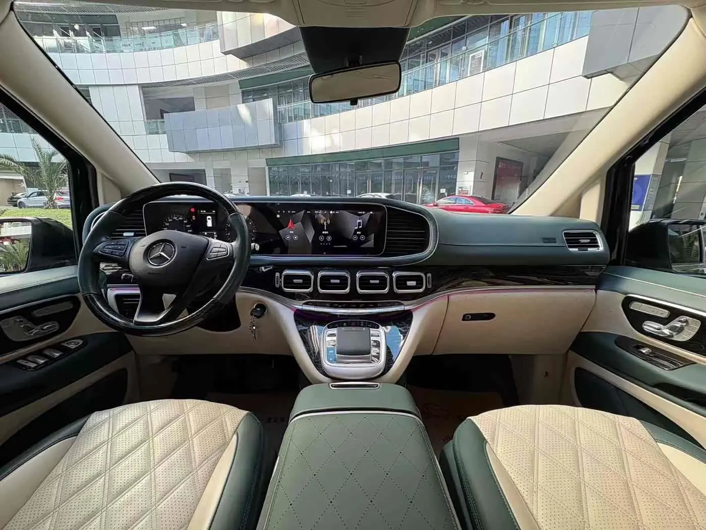 Mercedes-Benz Vito 2023 — Photo 8/9