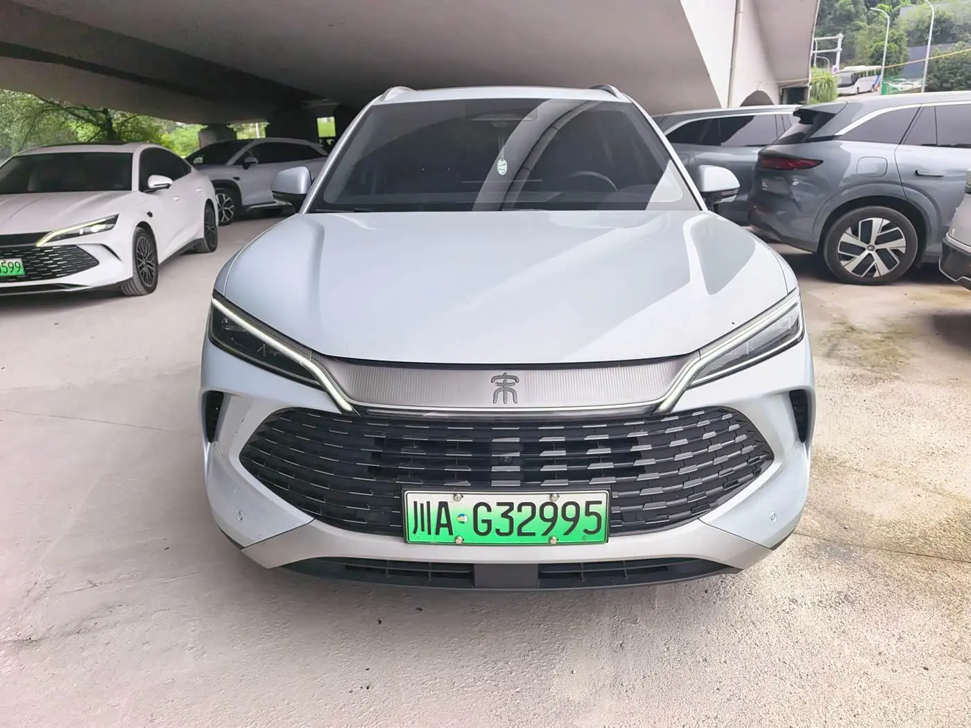 BYD Song L DM-i 2025 — Photo 2/9