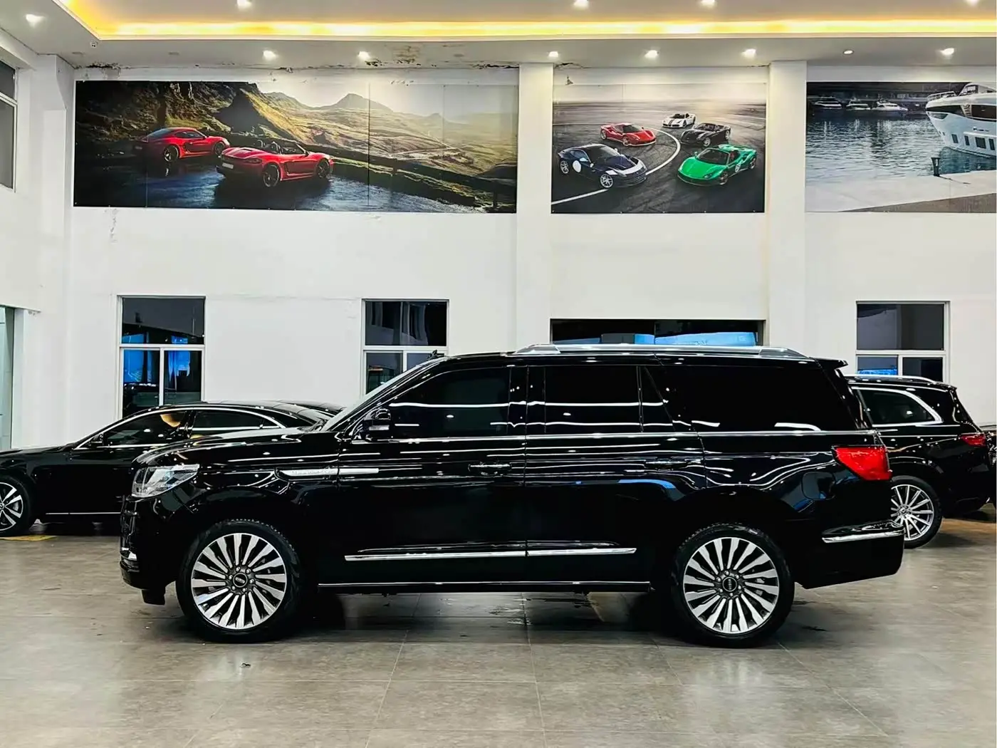 Lincoln Navigator 2022 — Photo 3/9