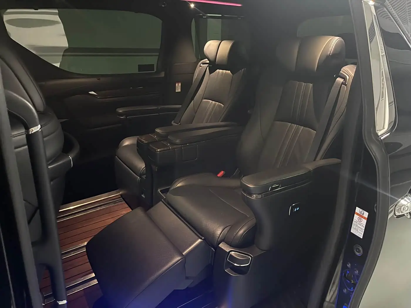 Toyota Alphard 2020 — Photo 14/20