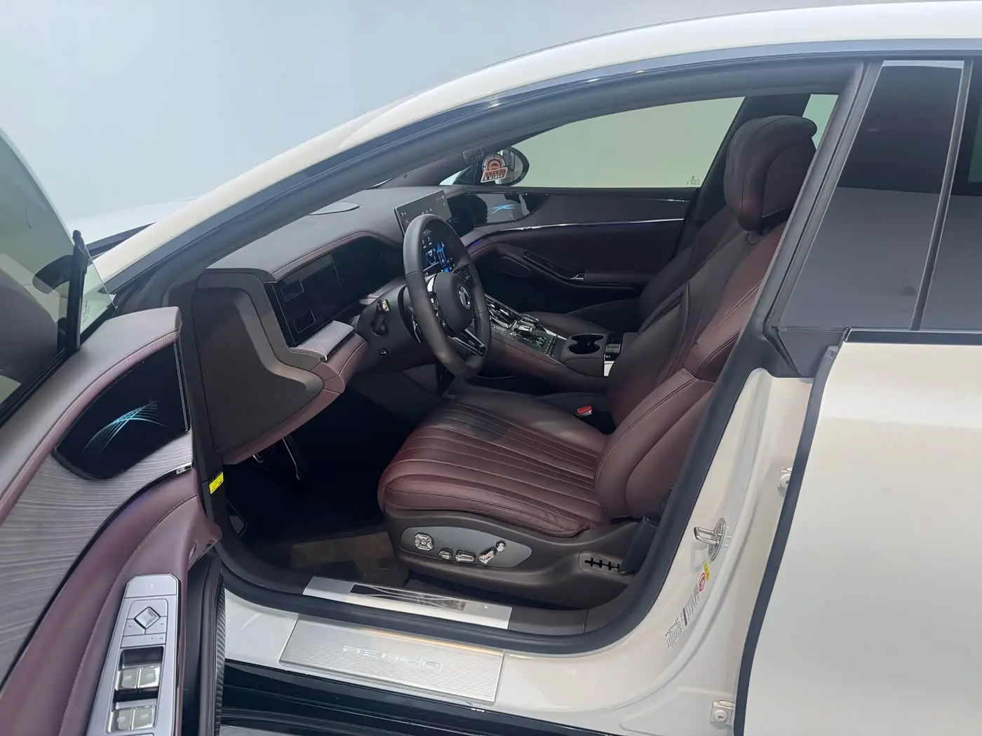 Denza Z9GT 2025 — Photo 10/14