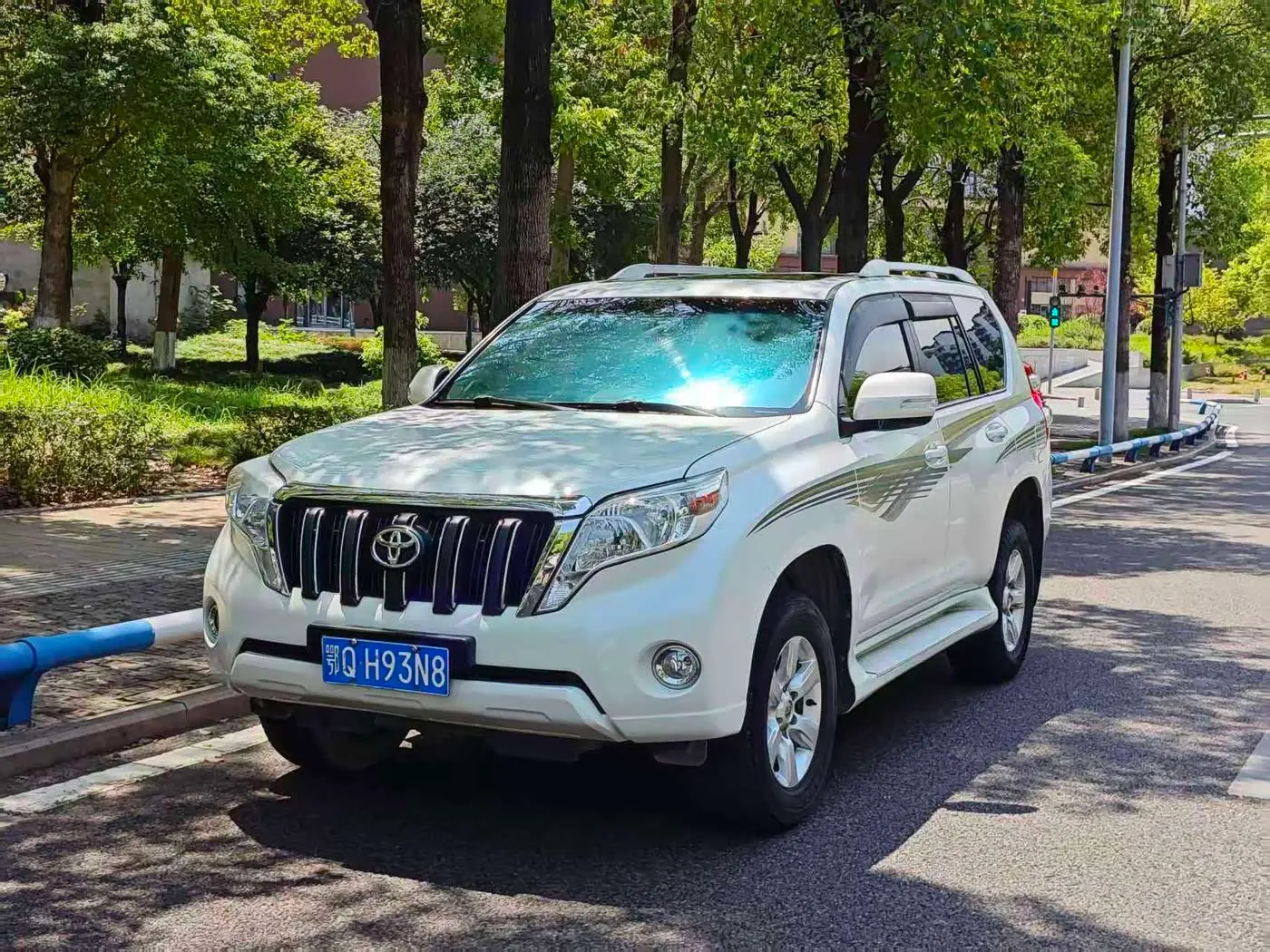 Toyota Prado 2017 — Photo 1/9