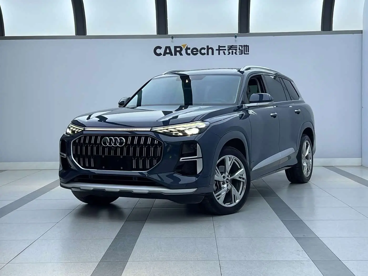 Audi Q6 2022 — Şəkil 1/9