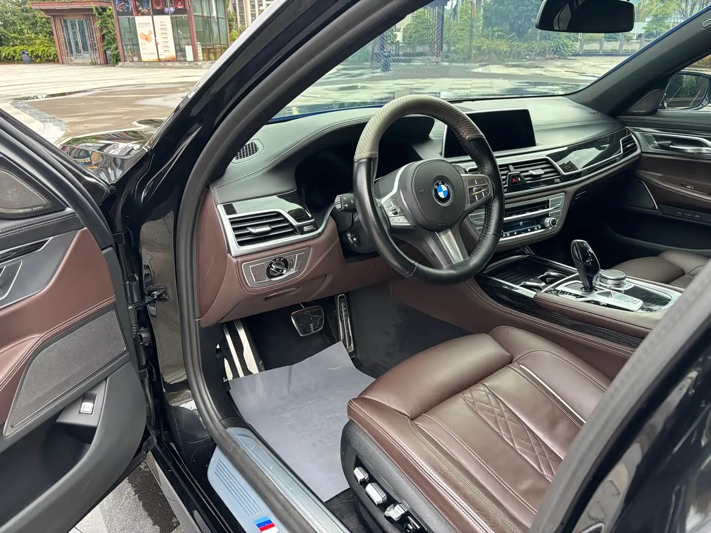 BMW 7 Series 2022 — Photo 4/9